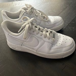 nike air forces size women’s 7.5